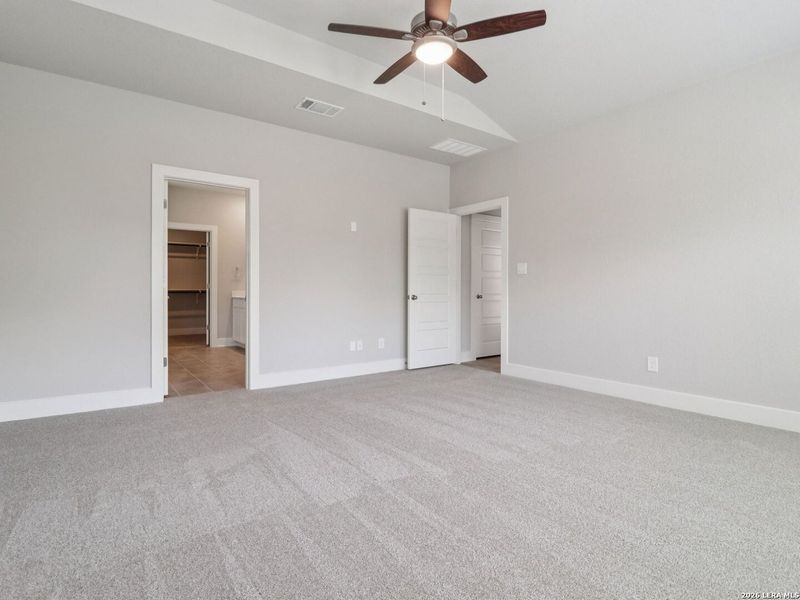 Spacious, unfurnished interior of a new home in , Marion (Image 6).