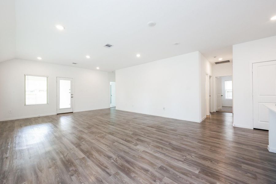 Spacious, unfurnished interior of a new home in Ladera Creek, Conroe (Image 15). Spacious, unfurnished interior of a new home in Ladera Creek, Conroe (Image 15).