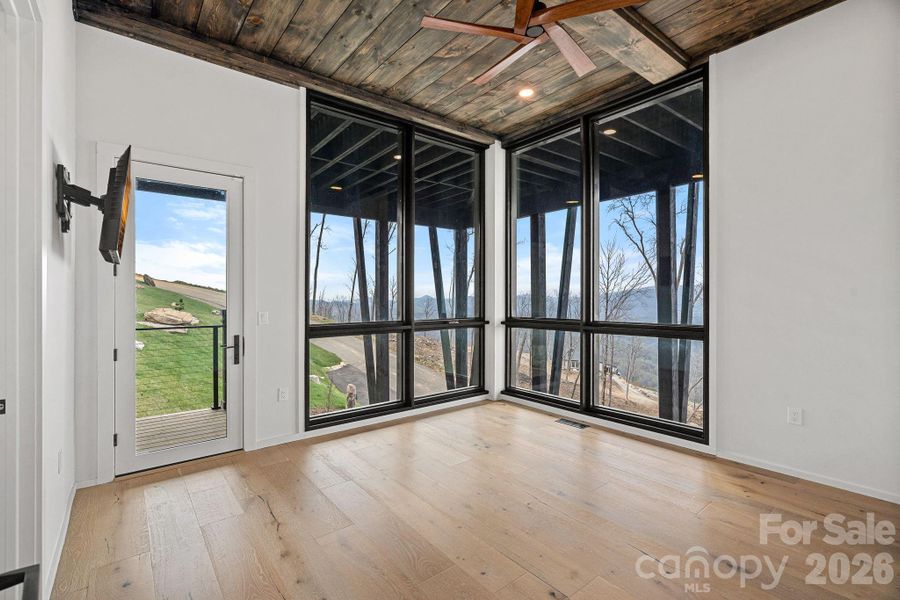 Spacious, unfurnished interior of a new home in , Banner Elk (Image 18).