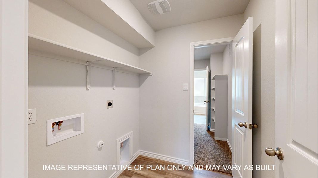 Spacious, unfurnished interior of a new home in Turnbo Ranch Traditions, Killeen (Image 26).