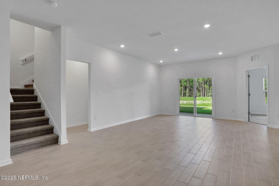 Spacious, unfurnished interior of a new home in Bellbrooke, Jacksonville (Image 36).