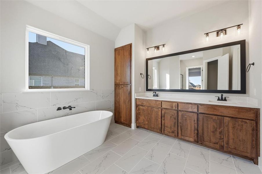 Furnished interior view inside a new home in Coyote Crossing, Godley (Image 17).