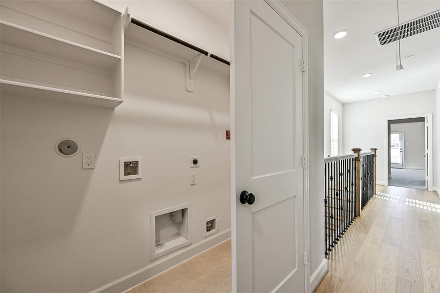 Spacious, unfurnished interior of a new home in Pearland Old Townsite, Pearland (Image 28).