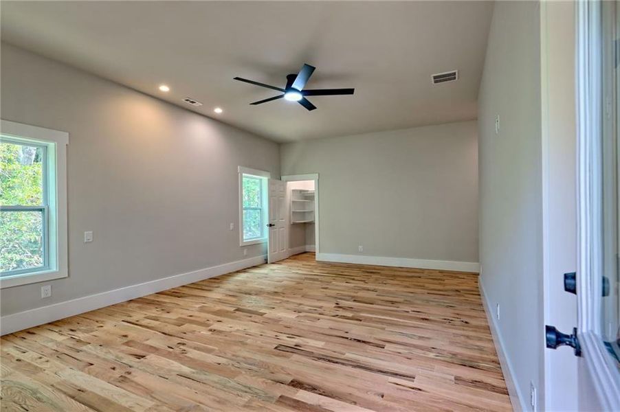 Spacious, unfurnished interior of a new home in , Clayton (Image 115).