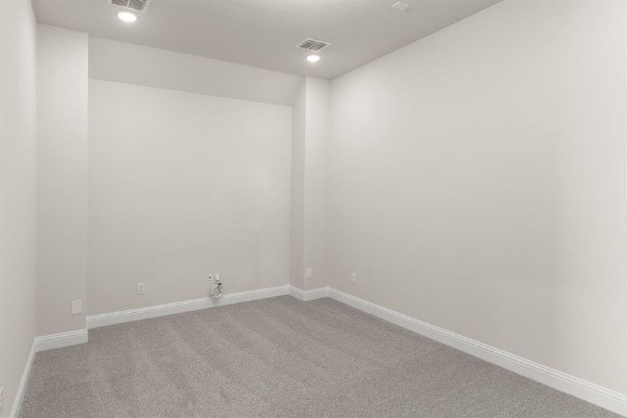 20. 3131 Fisher - Media