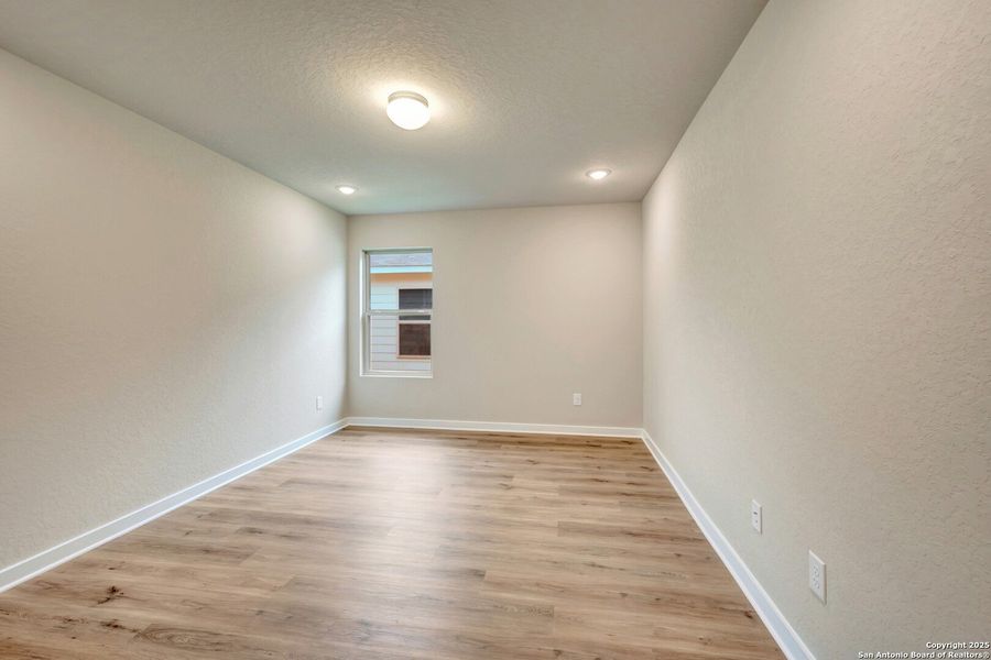 Spacious, unfurnished interior of a new home in Winding Brook, San Antonio (Image 36).