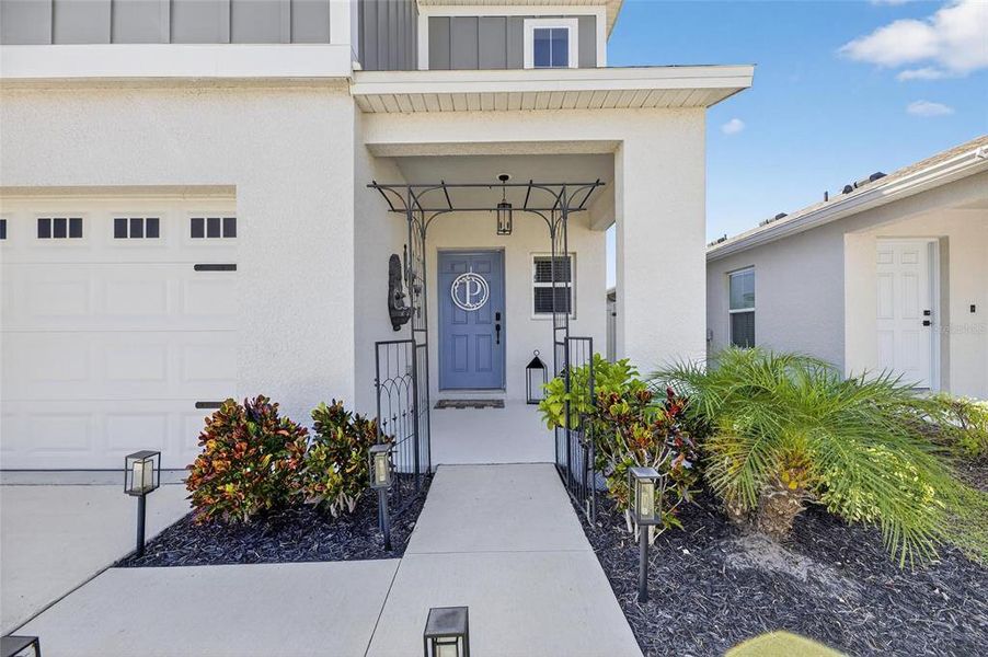 Exterior details and patio area of a home in Pasadena Point, Wesley Chapel (Image 3).