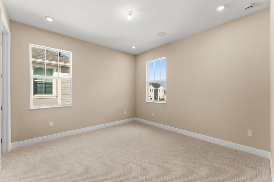 Spacious, unfurnished interior of a new home in Newfield - Rosette Park, Palm City (Image 18).