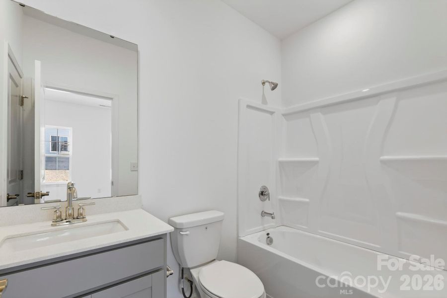 1st floor ensuite bathroom