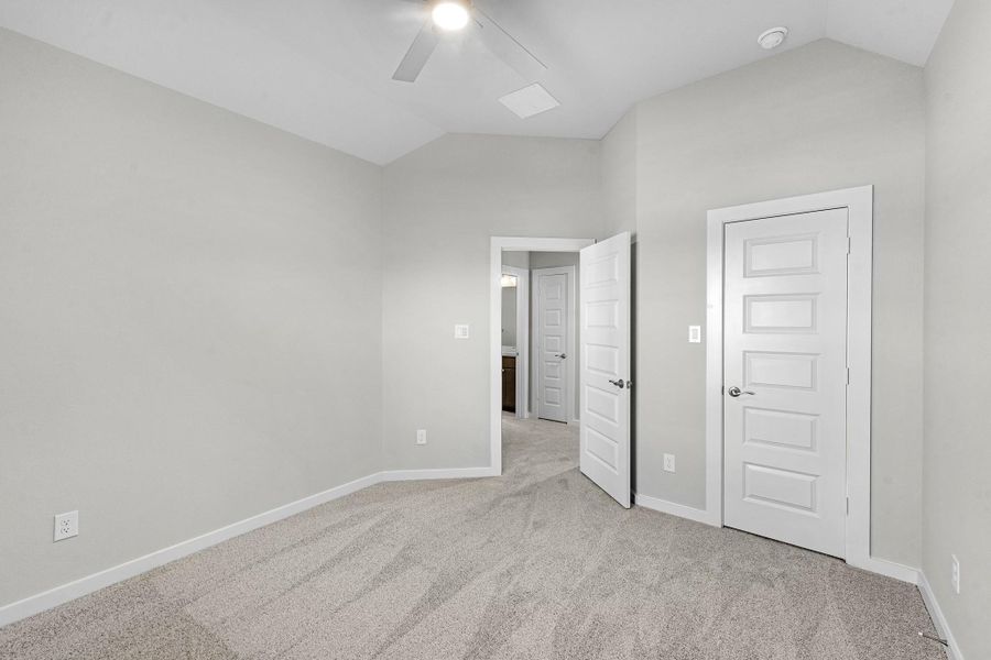 Spacious, unfurnished interior of a new home in Briarwood Crossing, Rosenberg (Image 26).