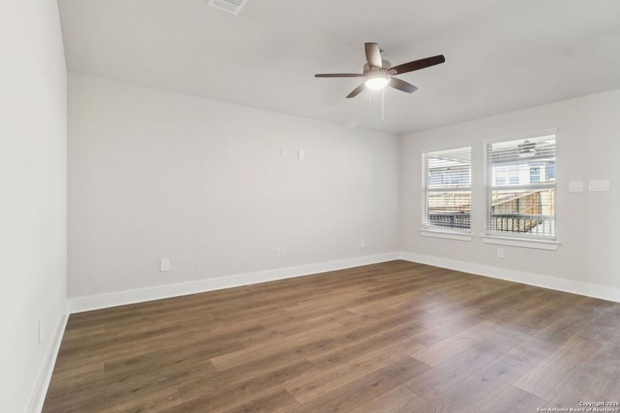 Spacious, unfurnished interior of a new home in Lark Canyon, New Braunfels (Image 24).