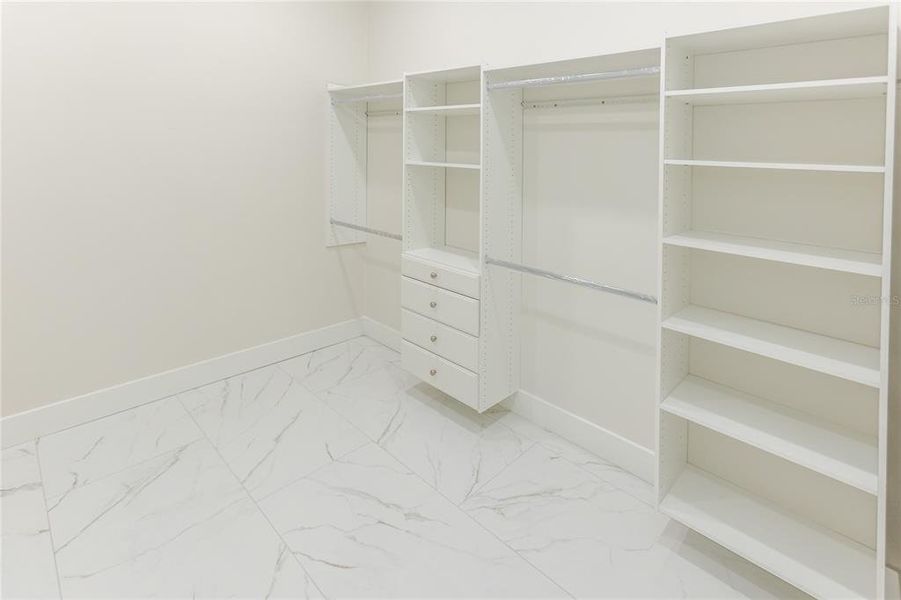 Spacious, unfurnished interior of a new home in , Weeki Wachee (Image 30).