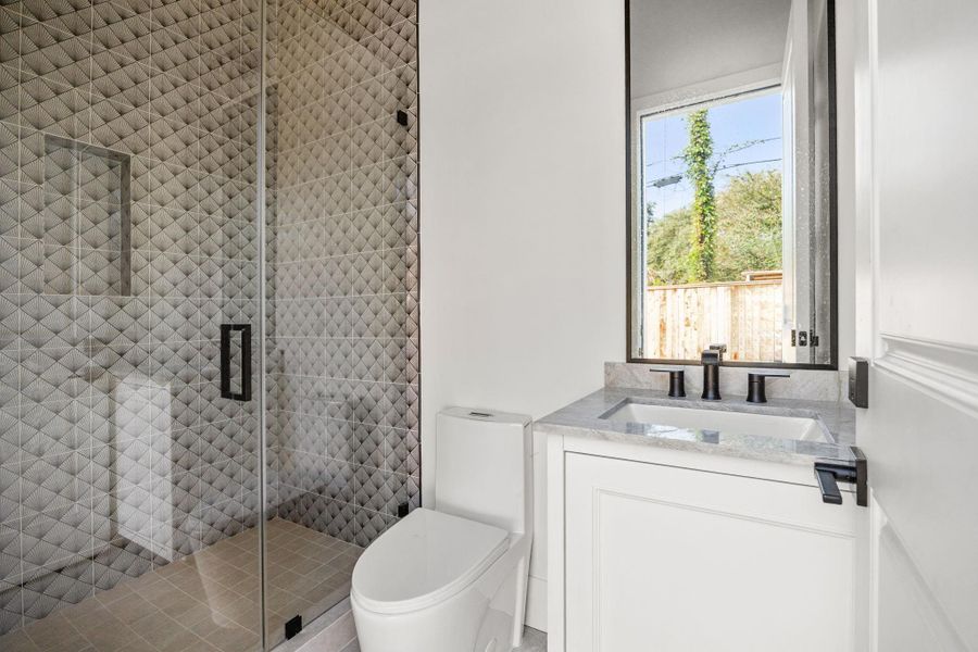 Pool Bath accessible only from the back yard. Pool Bath accessible only from the back yard.