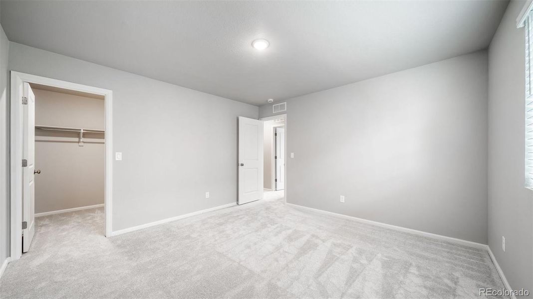 Spacious, unfurnished interior of a new home in , Aurora (Image 23).