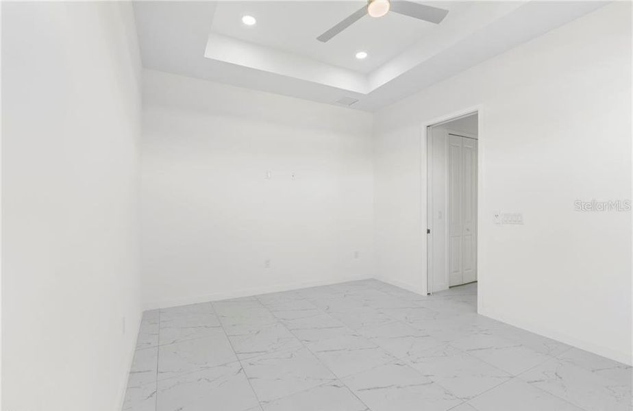 Spacious, unfurnished interior of a new home in , Cape Coral (Image 22).