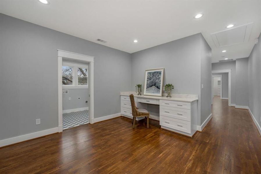 Furnished interior view inside a new home in , Dallas (Image 8).