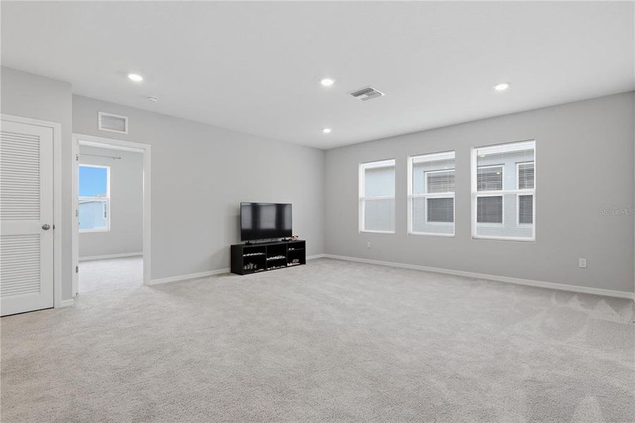 Spacious, unfurnished interior of a new home in Deerbrook, Land O' Lakes (Image 40).
