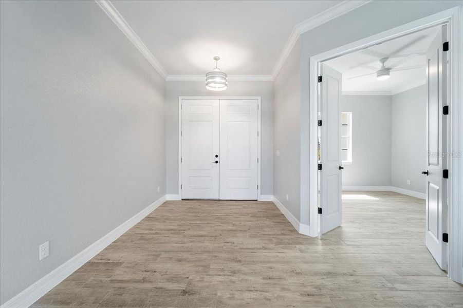 Spacious, unfurnished interior of a new home in , Port Charlotte (Image 16).