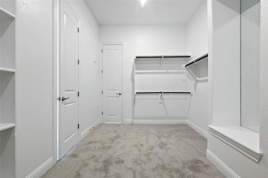 Spacious, unfurnished interior of a new home in Ridge Crossing, Waxahachie (Image 31).