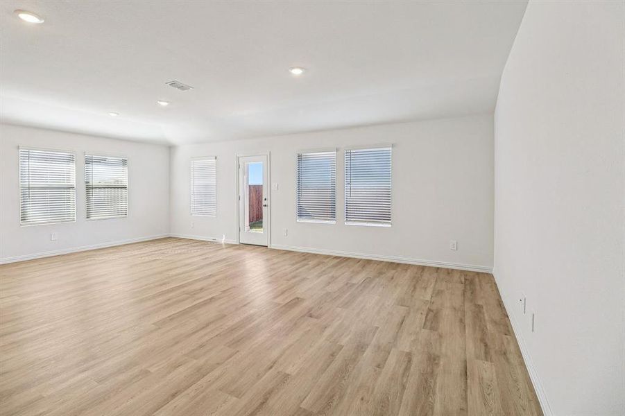 Spacious, unfurnished interior of a new home in River Ridge, Crandall (Image 19).