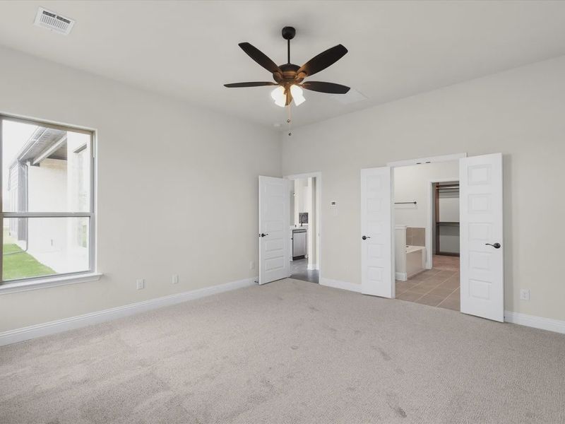 Spacious, unfurnished interior of a new home in Levante, Waxahachie (Image 24).