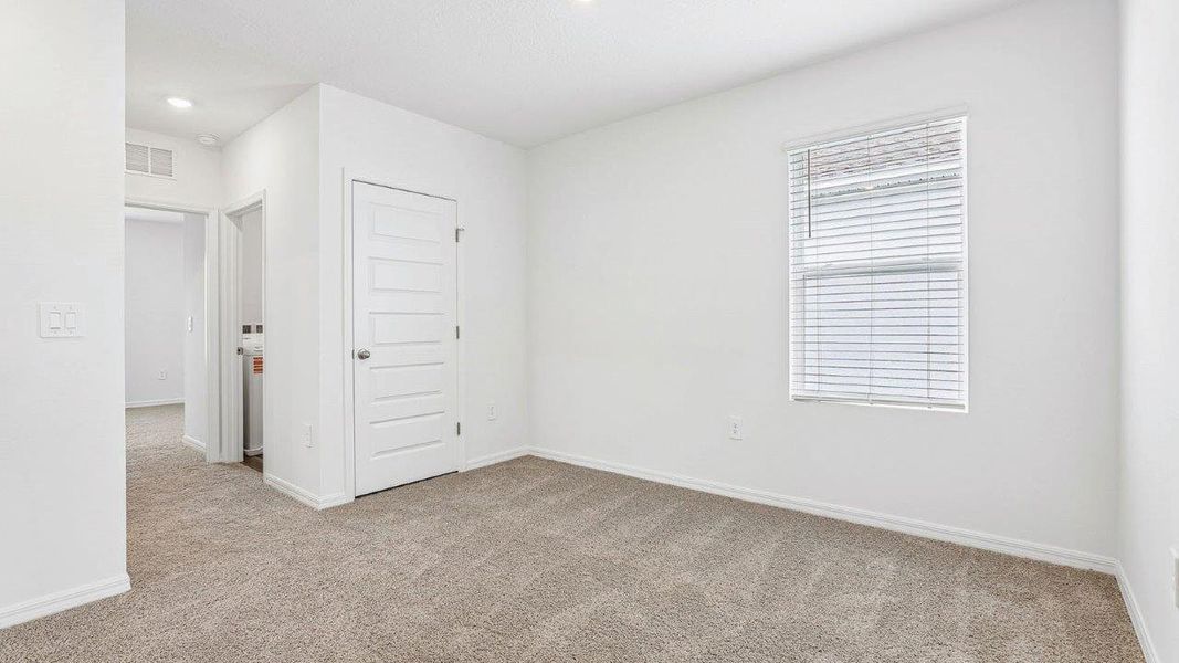 Spacious, unfurnished interior of a new home in Avalon Park Tavares, Tavares (Image 22).