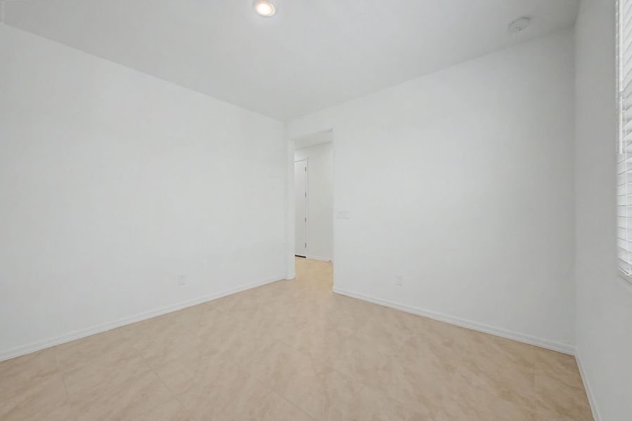 Spacious, unfurnished interior of a new home in Tyler Ranch, Buckeye (Image 12).