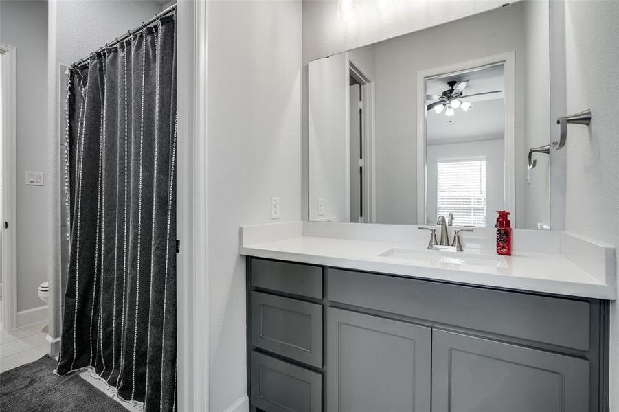 Secondary bathroom. Secondary bathroom.