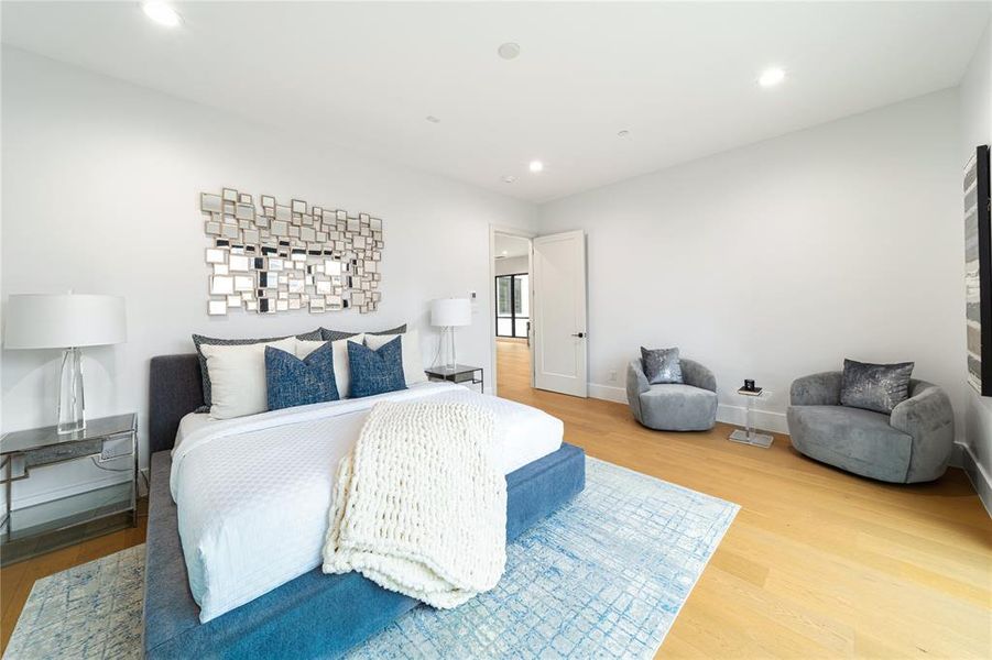 Furnished interior view inside a new home in , Dallas (Image 17).