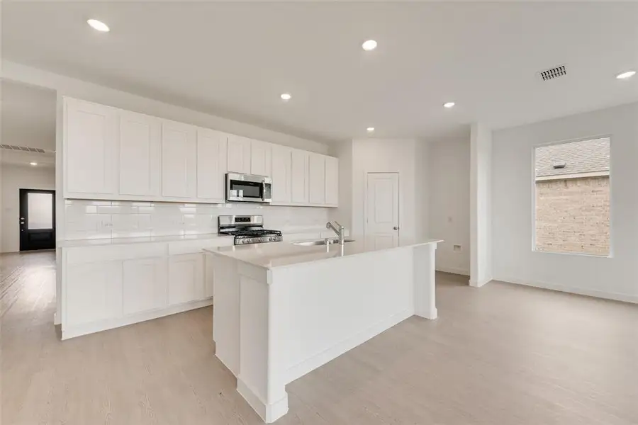 Furnished interior view inside a new home in Reatta Ridge: Classic Collection, Justin (Image 8). Furnished interior view inside a new home in Reatta Ridge: Classic Collection, Justin (Image 8).