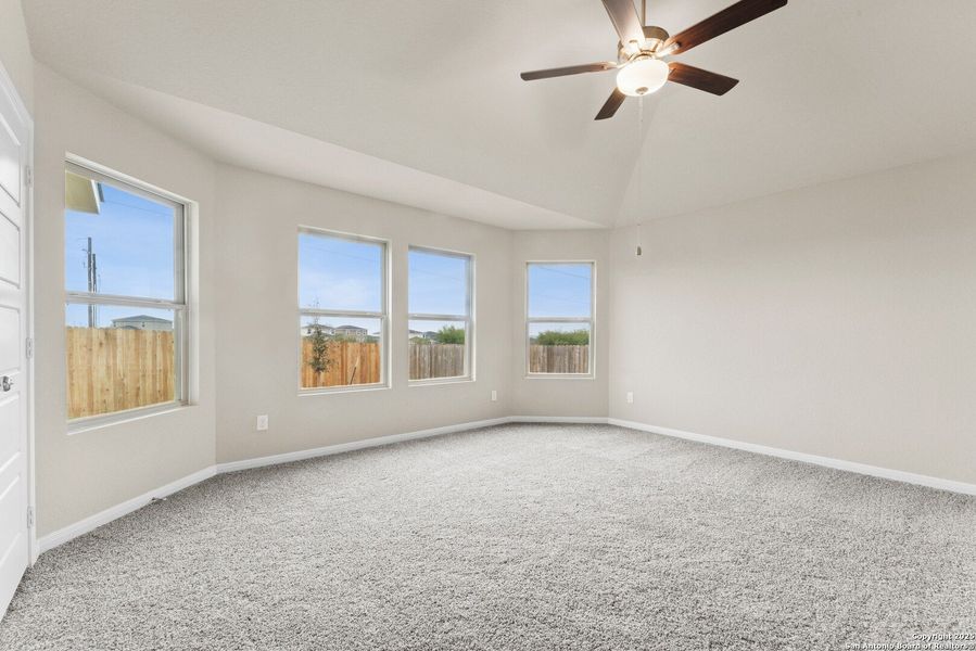 Spacious, unfurnished interior of a new home in Agave, San Antonio (Image 14).