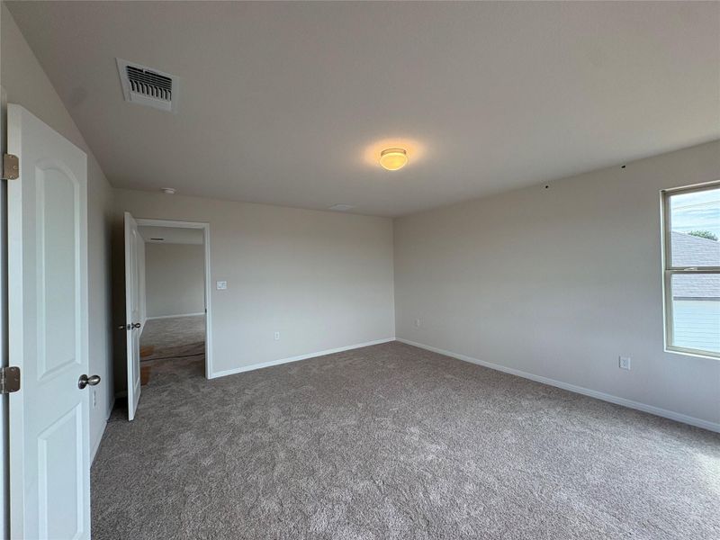 Spacious, unfurnished interior of a new home in Covered Bridge, Hutto (Image 22).