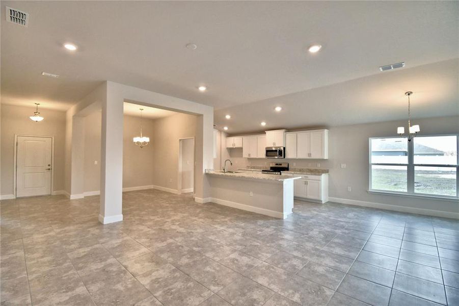 Spacious, unfurnished interior of a new home in Cadence Crossing, Auburndale (Image 17). Spacious, unfurnished interior of a new home in Cadence Crossing, Auburndale (Image 17).