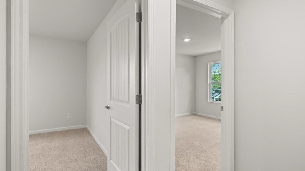 Spacious, unfurnished interior of a new home in Fairway 17 at Mirror Lake, Villa Rica (Image 25).