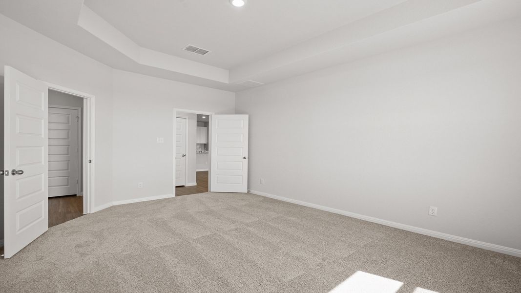 Spacious, unfurnished interior of a new home in Hunters Ranch, San Antonio (Image 19).