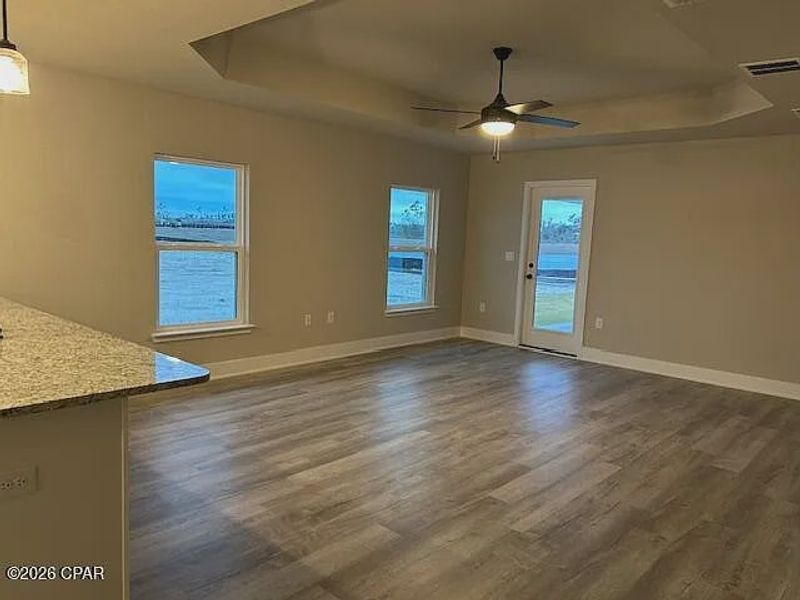 Spacious, unfurnished interior of a new home in College Station, Panama City (Image 5).