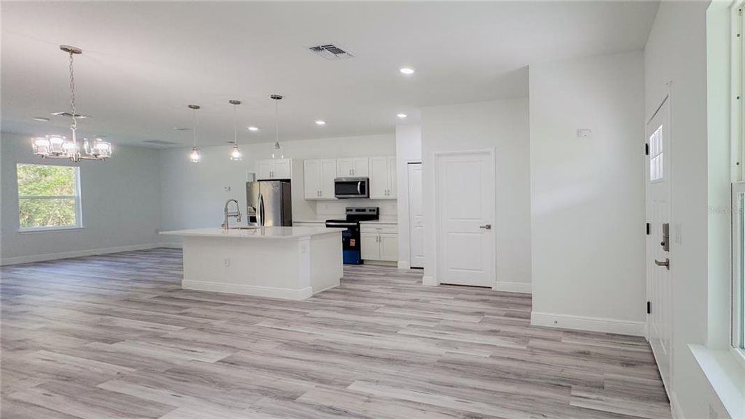 Spacious, unfurnished interior of a new home in , Ocala (Image 16).