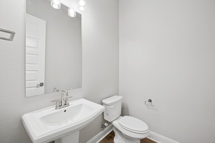 The Hillmont - Powder Room