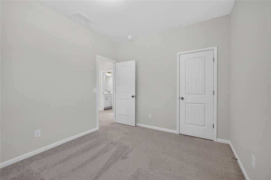 Spacious, unfurnished interior of a new home in Southbend, Rome (Image 25).