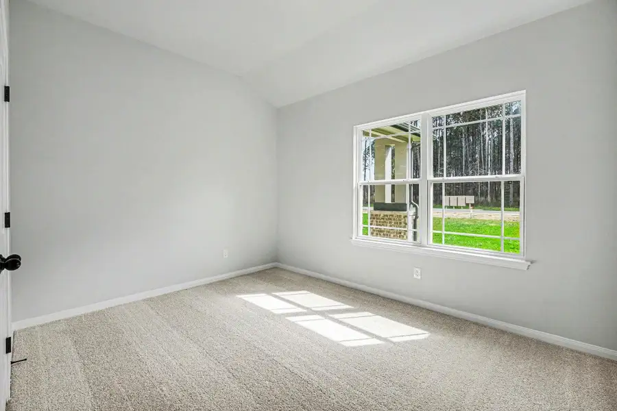 Spacious, unfurnished interior of a new home in Encino Estates, Dayton (Image 26).