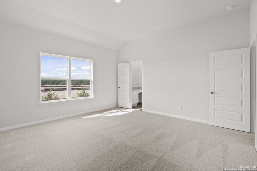 Spacious, unfurnished interior of a new home in Timber Creek, San Antonio (Image 23).