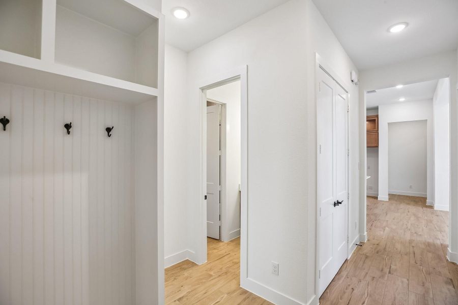 Spacious, unfurnished interior of a new home in , Mont Belvieu (Image 31).