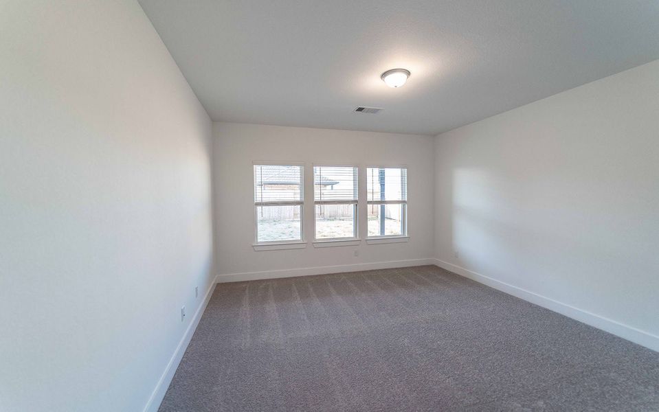 Spacious, unfurnished interior of a new home in River Ranch Meadows, Dayton (Image 15).