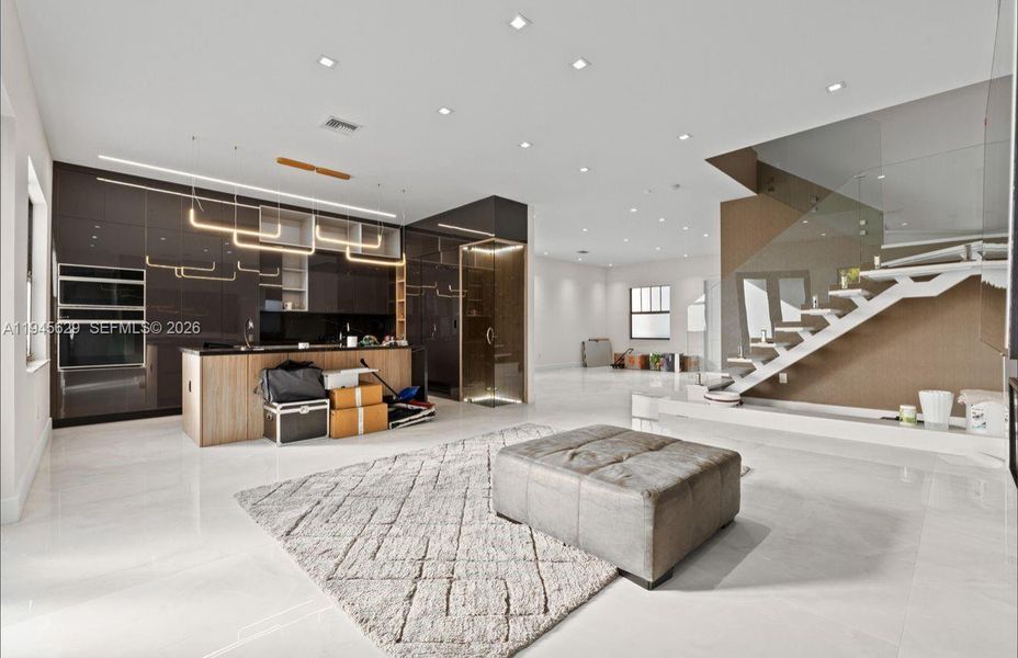 Furnished interior view inside a new home in , Miramar (Image 6).