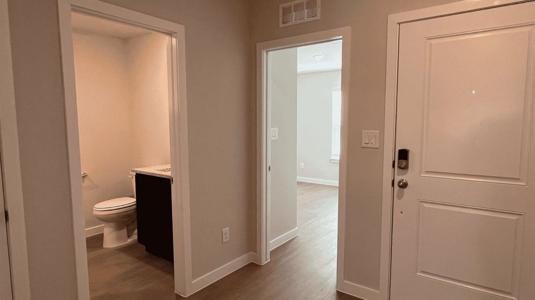 Spacious, unfurnished interior of a new home in Saratoga Crossing, Corpus Christi (Image 11).