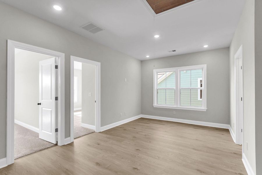 Spacious, unfurnished interior of a new home in Tidewater at Lakes of Cane Bay, Summerville (Image 20).