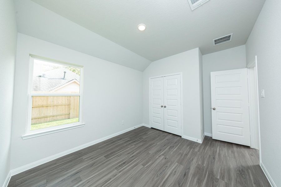 Spacious, unfurnished interior of a new home in Lake Conroe Area Homes, Montgomery (Image 15).