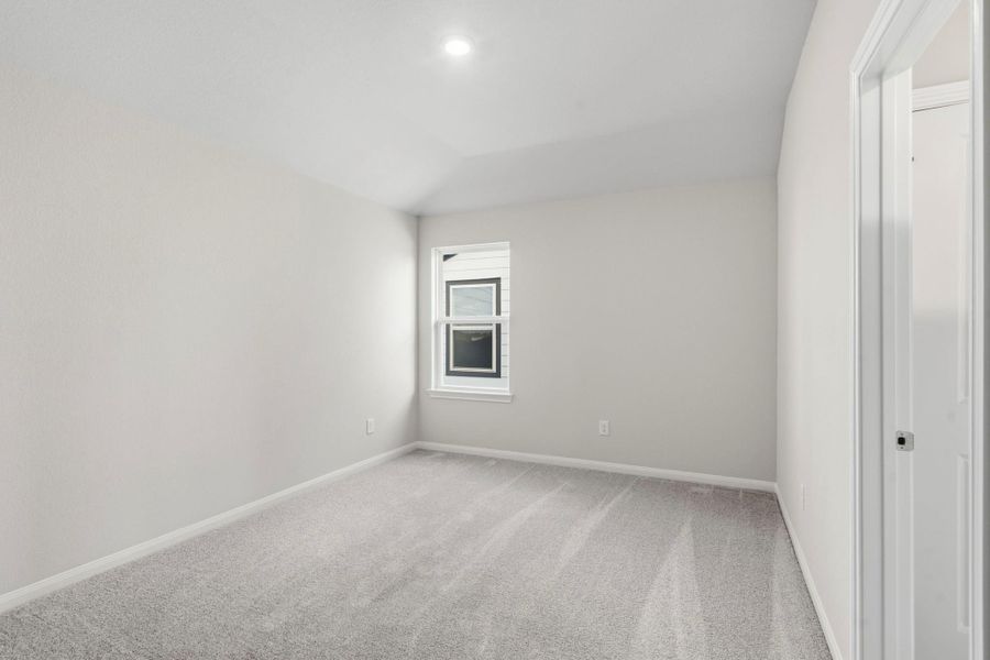 Spacious, unfurnished interior of a new home in Elyson, Katy (Image 5).