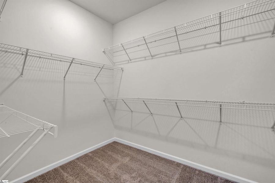 Spacious, unfurnished interior of a new home in Lynbrook, Boiling Springs (Image 20).