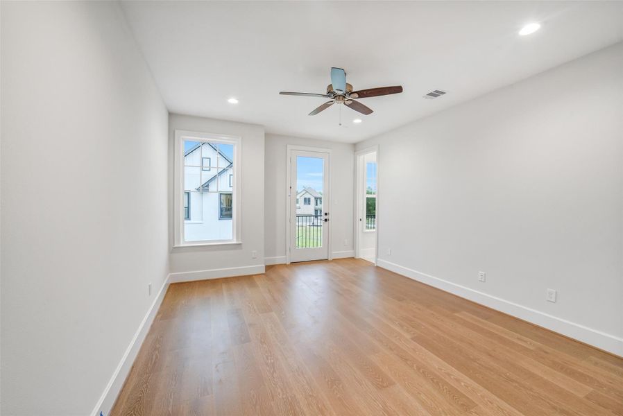 Spacious, unfurnished interior of a new home in , Houston (Image 22).